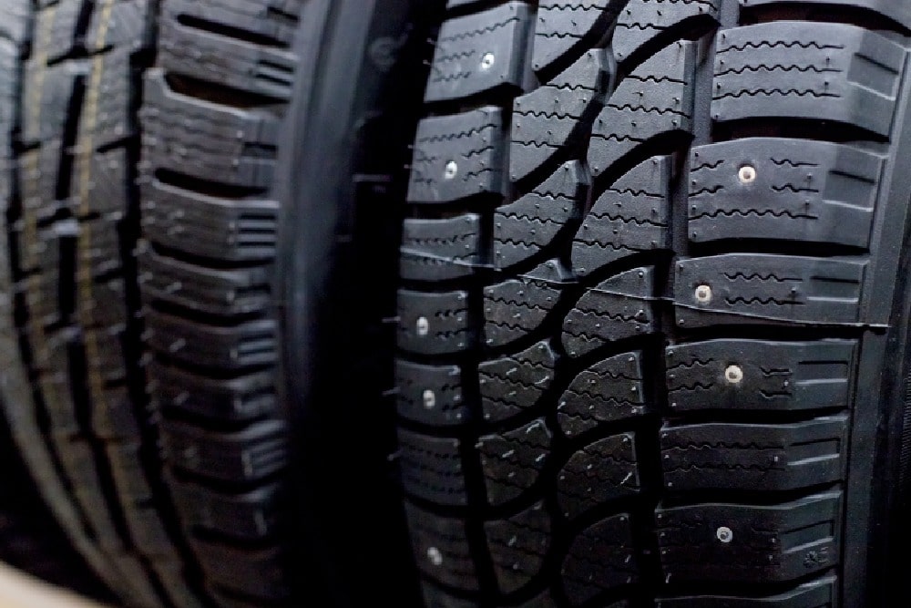 Çivili Lastik Nedir? Çivili Lastiklerin Avantajları Nelerdir?