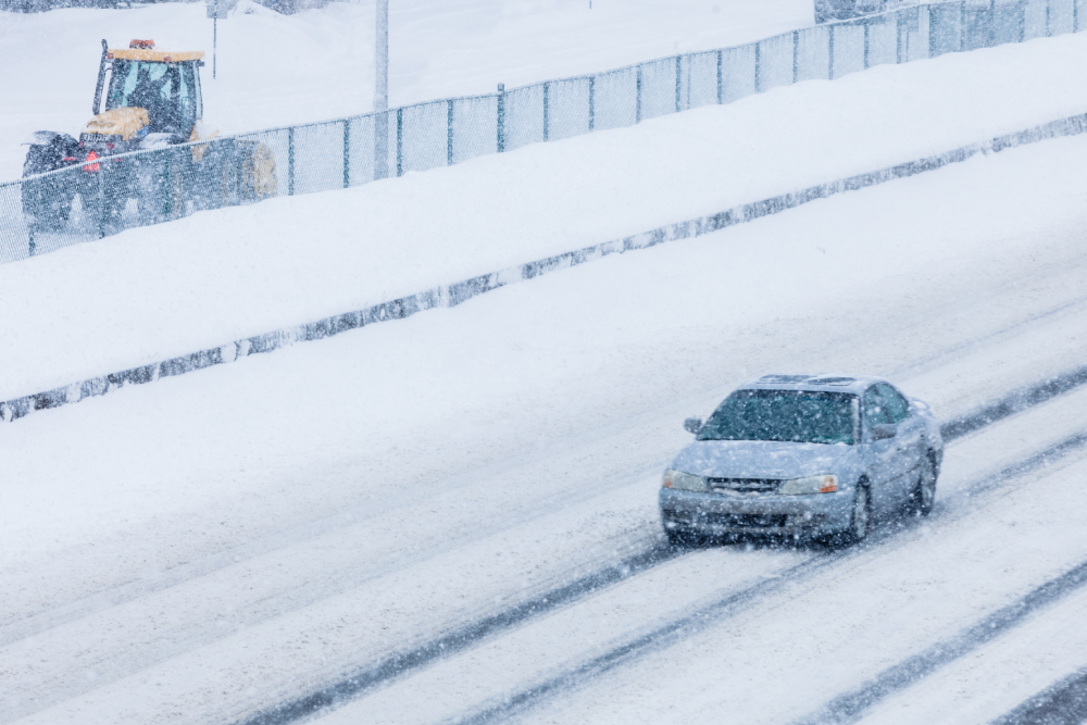 Kar Fırtınasında Aracınız Bozulursa Yol Yardım Ekibi Gelene Kadar Yapmanız Gerekenler